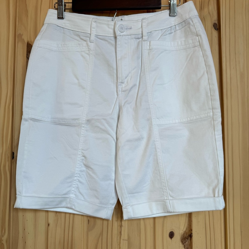 Croft & Barrow Women's White Comfort Waist Bermuda Chino Shorts Size 6 Resort